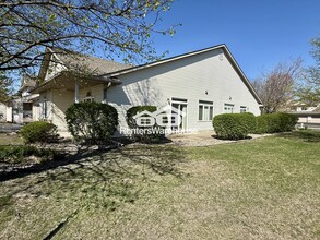 1202 Crystal Pl E in Chaska, MN - Building Photo - Building Photo