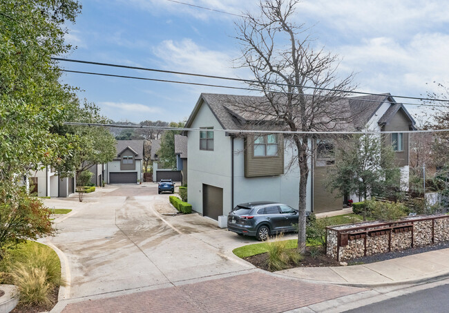 Forest trail Condos in Austin, TX - Building Photo - Building Photo