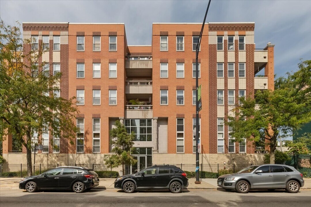 3550 W Montrose Ave in Chicago, IL - Building Photo
