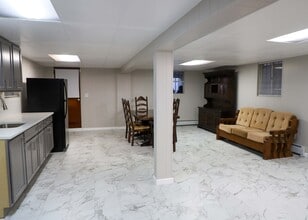 15 Bleecker St, Unit First Floor in Jersey City, NJ - Foto de edificio - Building Photo