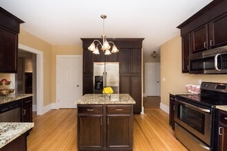 5 Brookline Ave in Dover, NH - Foto de edificio - Building Photo