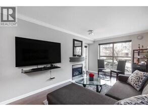 332 Lonsdale Ave in North Vancouver, BC - Building Photo - Building Photo