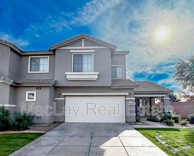 property at 1009 E Iris Dr