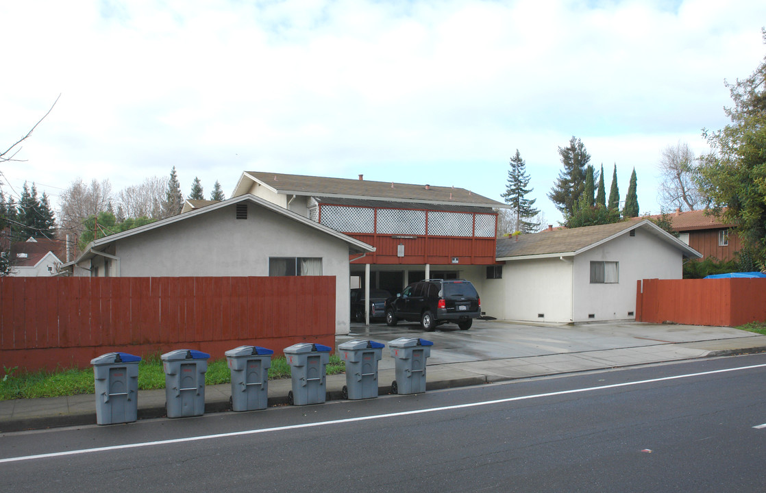 2010 San Ramon Apartments in Mountain View, CA - Building Photo