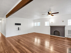 7315 S Harvard Blvd in Los Angeles, CA - Foto de edificio - Building Photo