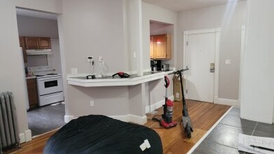 1055 Commonwealth Ave, Unit 4 in Boston, MA - Building Photo - Building Photo