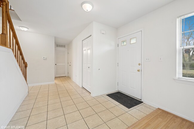 1314 Old Timber Ln in Hoffman Estates, IL - Building Photo - Building Photo