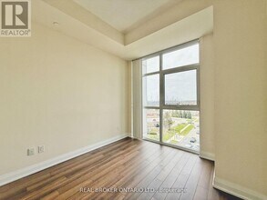 8763 Bayview Ave in Richmond Hill, ON - Building Photo - Building Photo