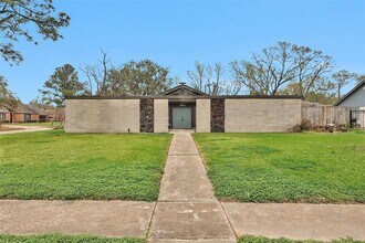 7814 Moonmist Dr in Houston, TX - Building Photo - Building Photo