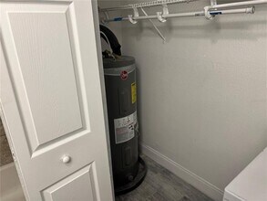 920 Maydell Dr in Tampa, FL - Building Photo - Building Photo