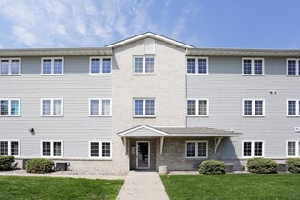 Total Property Management 125 Campus Ave. in Ames, IA - Foto de edificio - Building Photo