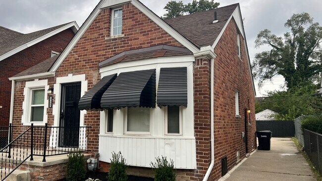 17308 Pinehurst St in Detroit, MI - Building Photo - Building Photo