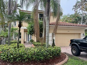 2454 Bay Isle Ct in Weston, FL - Building Photo - Building Photo