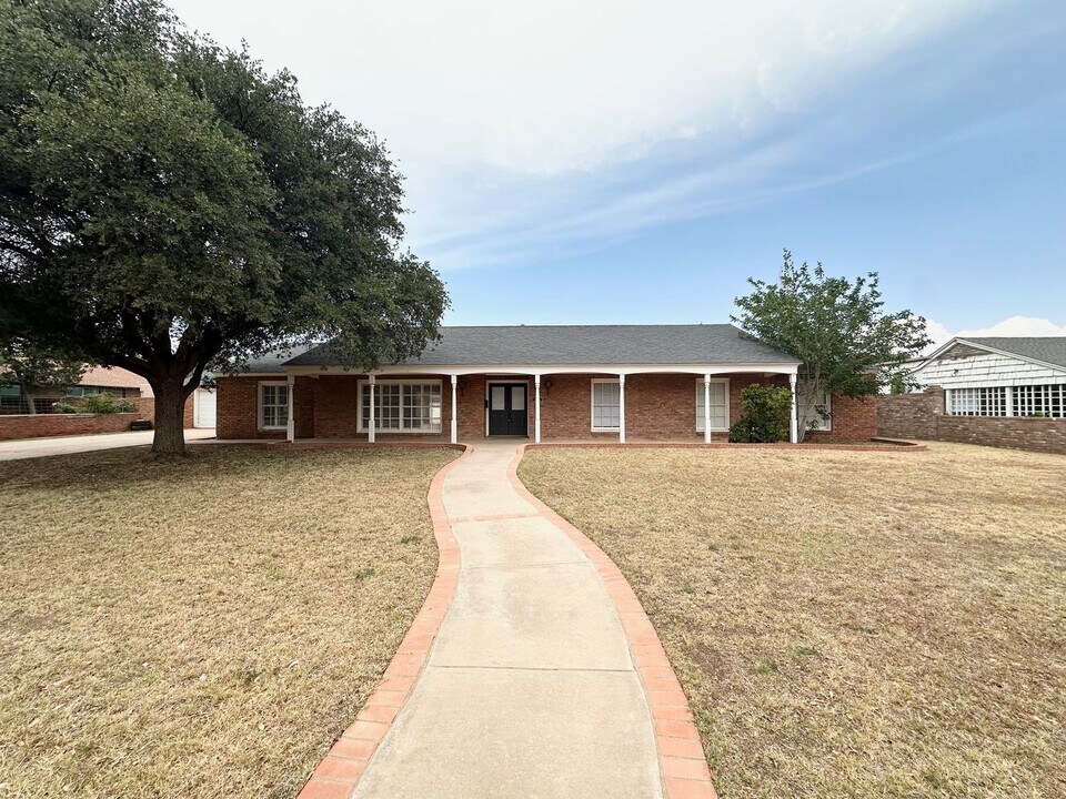 2806 Lockheed Dr in Midland, TX - Building Photo