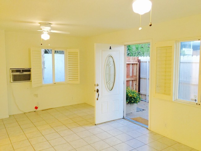 1315 N Indian Canyon Dr in Palm Springs, CA - Foto de edificio - Building Photo