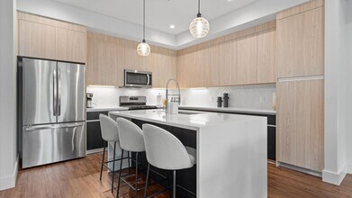 5515 Humming Bird Ln in Austin, TX - Building Photo - Building Photo