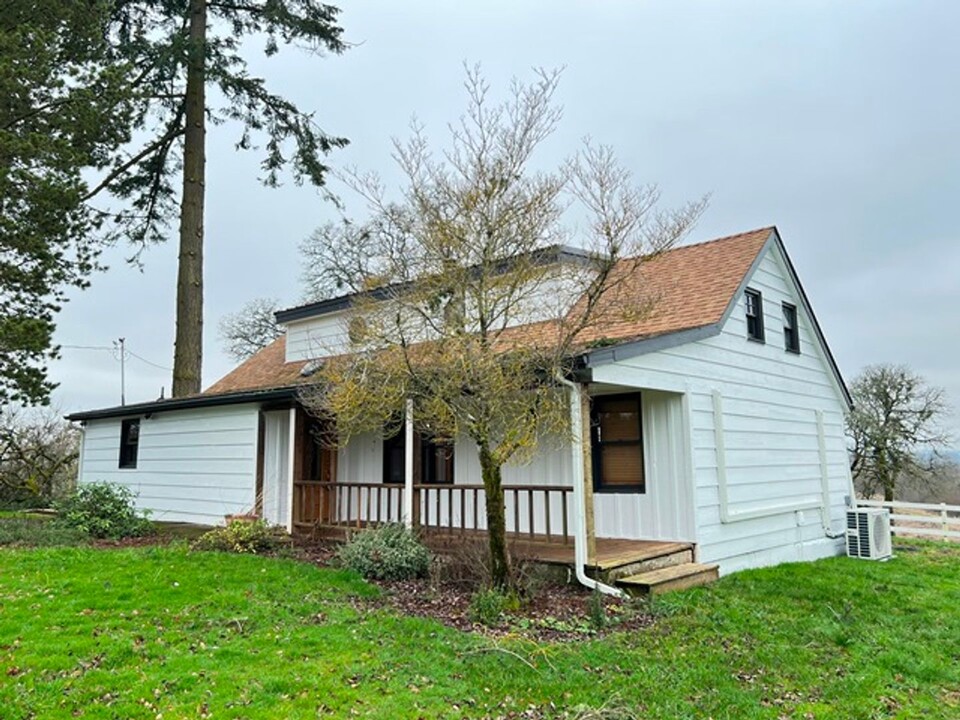 10342 Liberty Rd S in Salem, OR - Building Photo