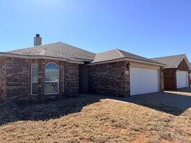 6819-6883 83rd St in Lubbock, TX - Building Photo