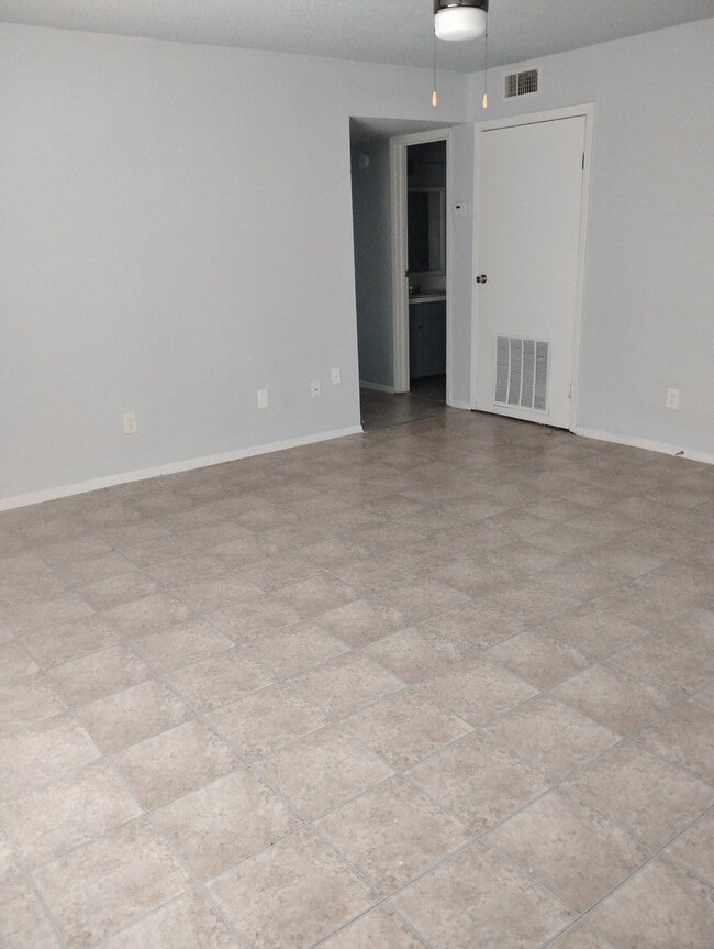 property at 1600 Tamarack Ave