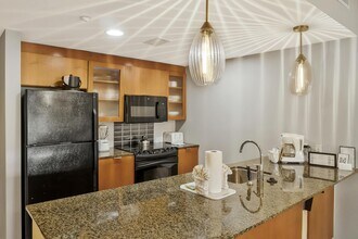 9700 Grand Sandestin Blvd in Miramar Beach, FL - Foto de edificio - Building Photo