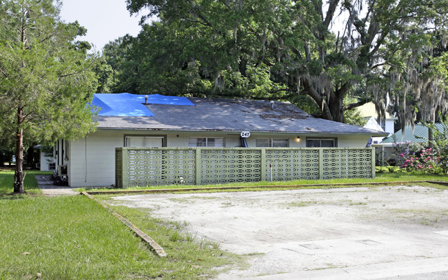 231-247 SE Brown St in Lake City, FL - Building Photo - Building Photo