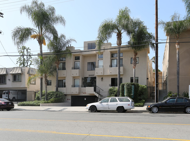 Burbank Terrace Apartments in Tarzana, CA - Foto de edificio - Building Photo