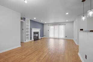 7503 Ashby Ln, Unit I in Alexandria, VA - Building Photo