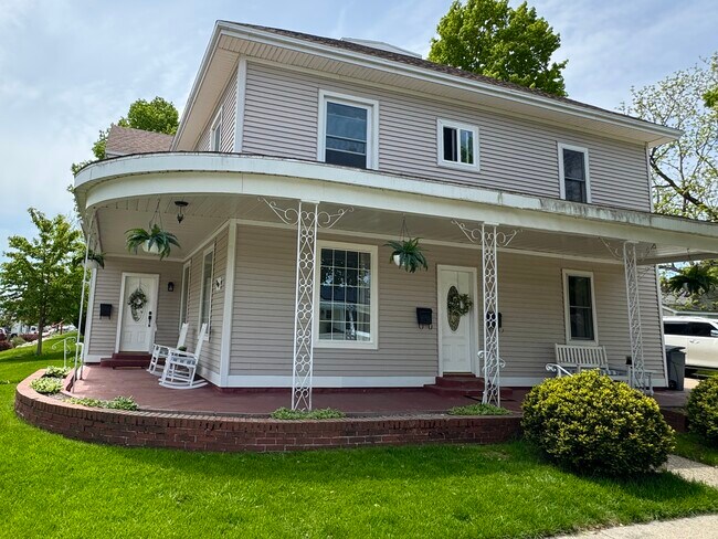 209 N William St, Unit #2 in Ludington, MI - Building Photo - Building Photo
