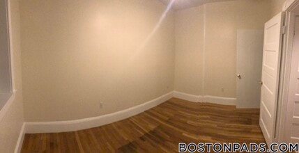 12 Dean Rd, Unit G1 in Brookline, MA - Building Photo - Building Photo