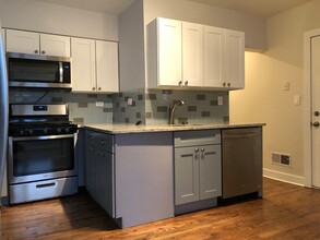 3818 N Kenneth Ave, Unit 1 in Chicago, IL - Foto de edificio - Building Photo