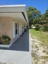 1126 19th Ave N, Unit 1126 19th avenue N. Apt 2 in Lake Worth Beach, FL - Foto de edificio - Building Photo