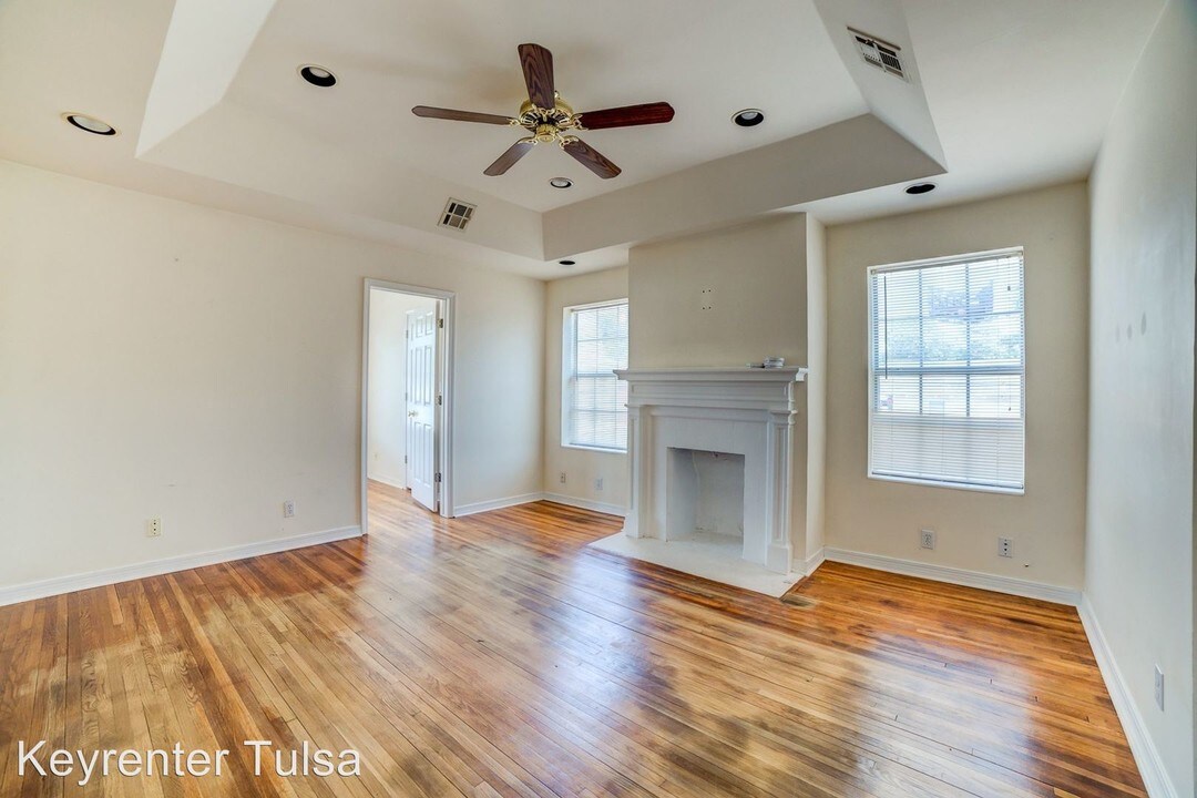 404 E 12th St in Tulsa, OK - Building Photo