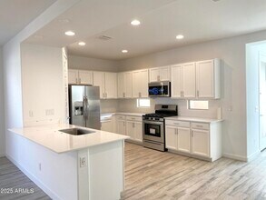 2211 W Park St in Phoenix, AZ - Foto de edificio - Building Photo
