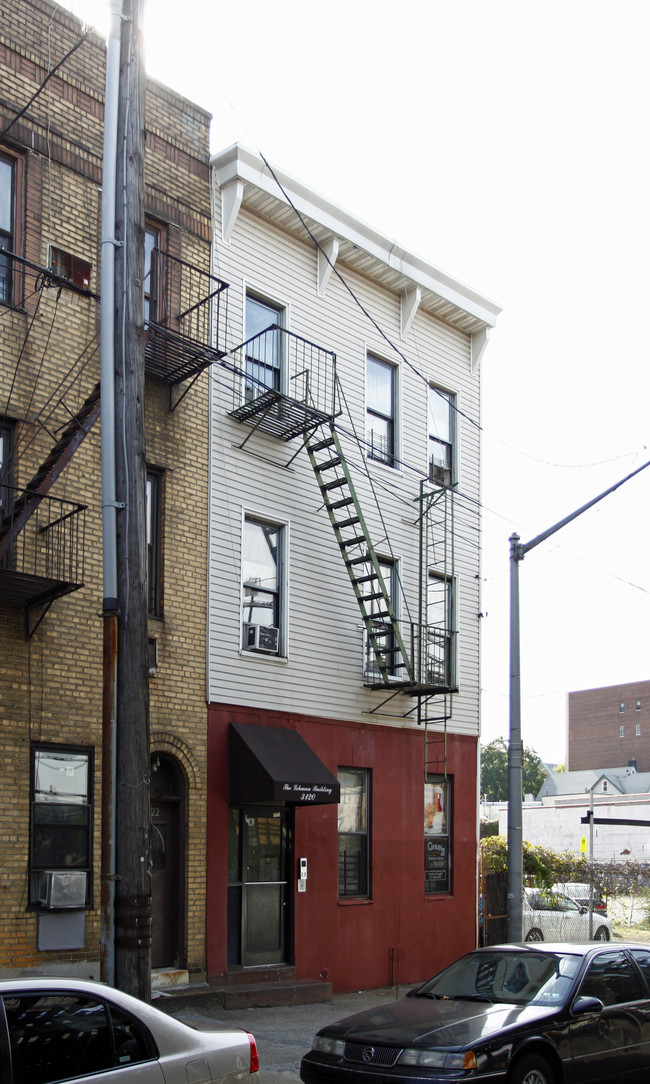 The Pelham Building in Bronx, NY - Foto de edificio - Building Photo