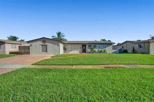 8521 Pasadena Blvd in Pembroke Pines, FL - Building Photo