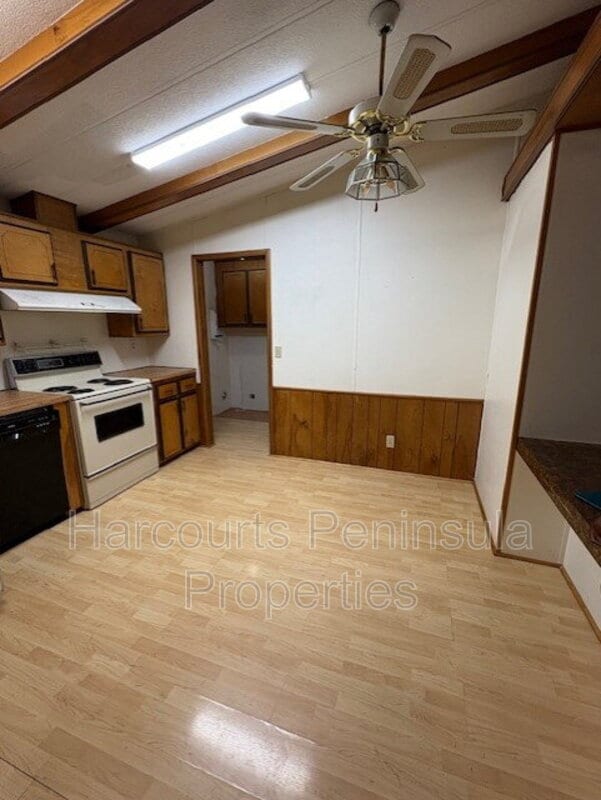 8371 WA-303 in Bremerton, WA - Building Photo - Building Photo