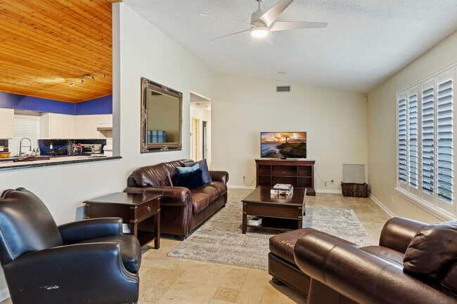 756 Juniper Pl in Wellington, FL - Building Photo - Building Photo