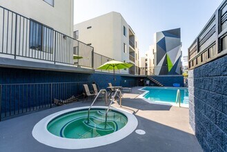 5235 Kester Ave in Sherman Oaks, CA - Building Photo - Building Photo
