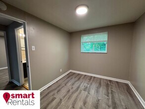 467 S Holmes Ave in Kirkwood, MO - Building Photo - Building Photo