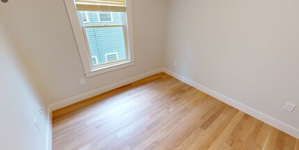 208 Banks St, Unit 2 in Cambridge, MA - Building Photo - Building Photo