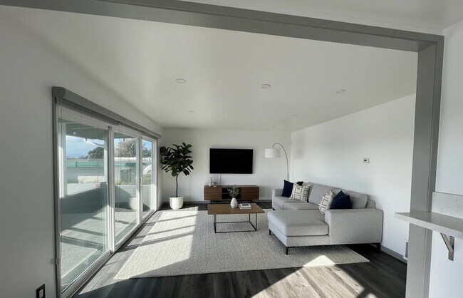 3081 Birmingham Dr in Richmond, CA - Building Photo - Building Photo