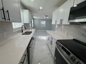 5504 60th Way N in St. Petersburg, FL - Building Photo - Building Photo