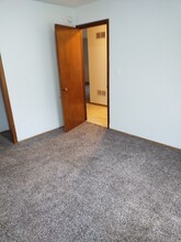 850 Highland Dr, Unit 4 in Lawrence, KS - Building Photo - Building Photo