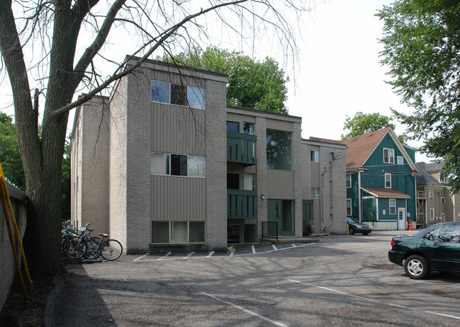 Campus View Apartments in East Lansing, MI - Building Photo - Building Photo