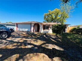 7811 Embassy Blvd in Port Richey, FL - Building Photo