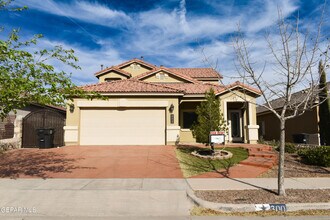 300 Saltford Pl in El Paso, TX - Building Photo - Building Photo