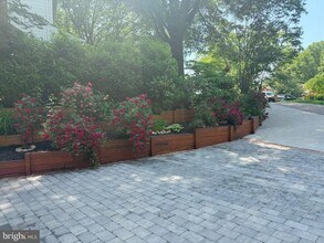 7801 Cliffside Ct in Springfield, VA - Building Photo - Building Photo