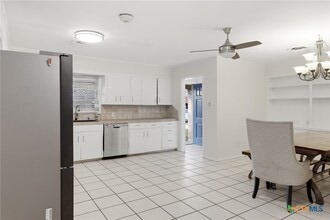 803 Hibiscus Ln in Victoria, TX - Building Photo - Building Photo