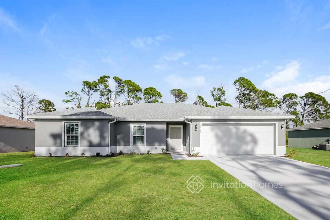 12516 Birtle Ave in Port Charlotte, FL - Building Photo