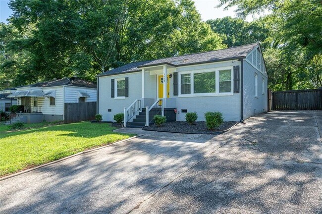3079 Cloverhurst Dr in East Point, GA - Building Photo - Building Photo